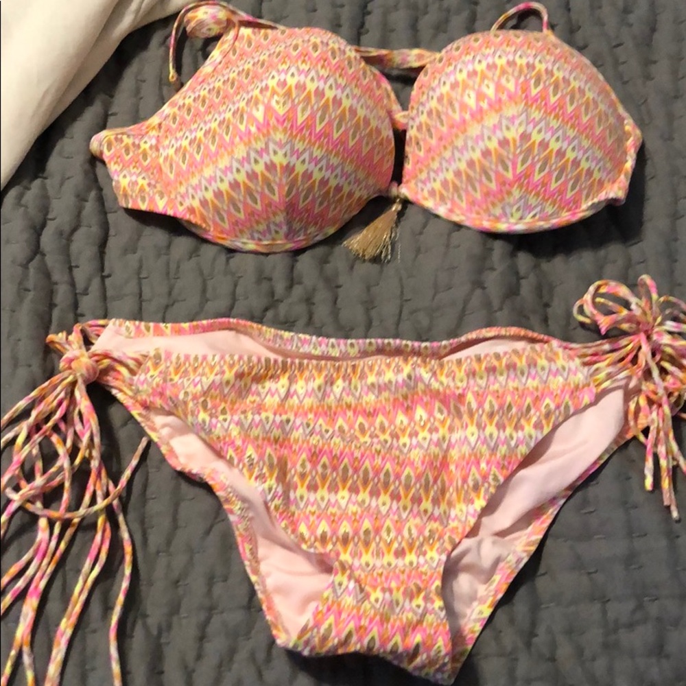 Hot 👙